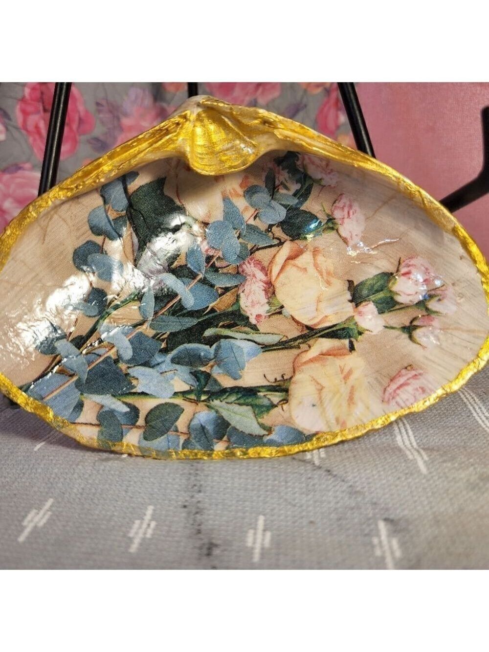 DECOUPAGE CLAM SHELL DECOUPAGE PINK ROSES 🌹 ON A CLAM SHELL TRINKET DISH